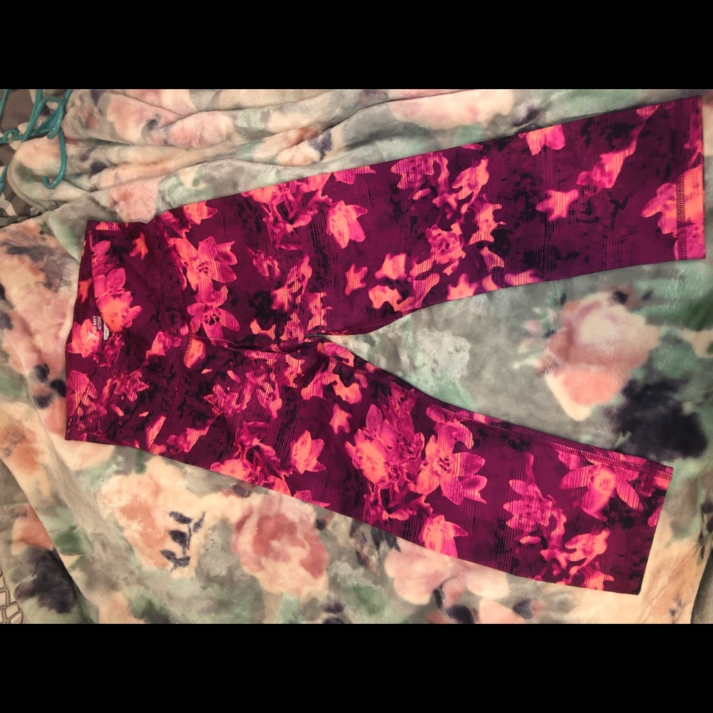 XS athletic cropped leggings